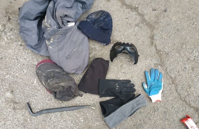 У Берегові затримали злочинців з "фомкою", рукавичками і карнавальною маскою (ФОТО)