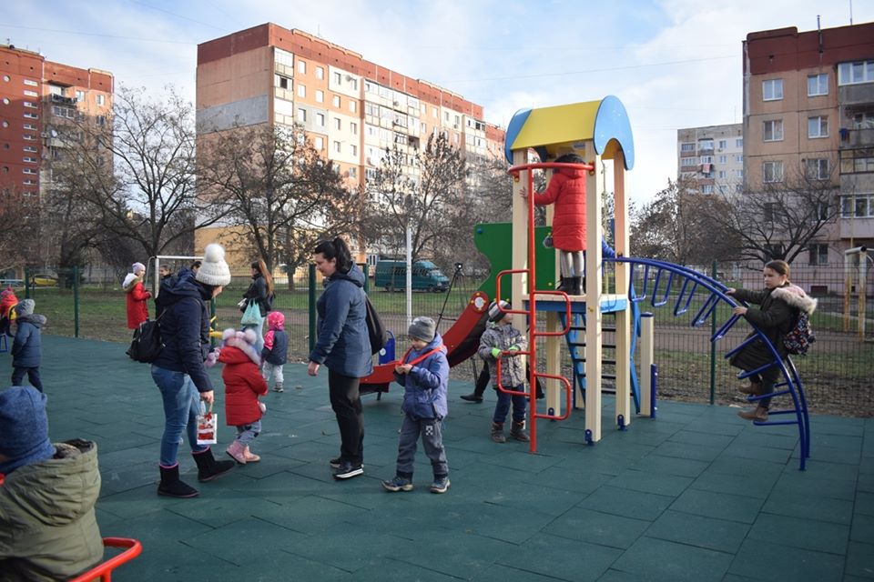 В Ужгороді відкрили дитячий майданчик, зведений у рамках громадської ініціативи (ФОТО)