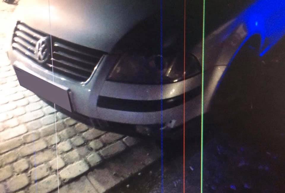 В Ужгороді водій Volkswagen-а, не впоравшись із керуванням, збив на "зебрі" пенсіонера