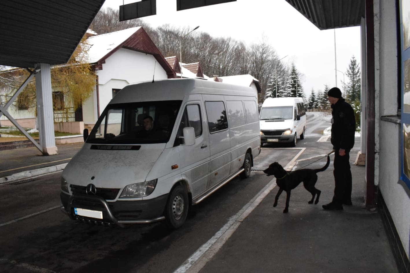 На Закарпатті затримали групу в’єтнамців, які перебували на території України понад дозволений термін