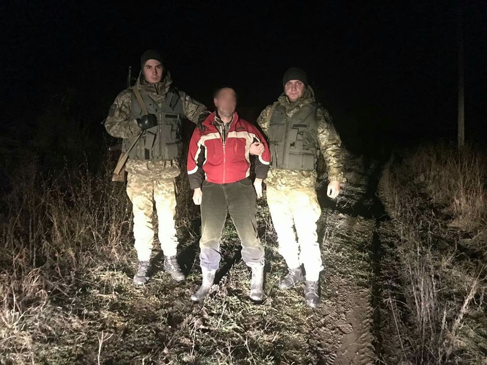 Поблизу Чопа затримали росіянина, який вдавав з себе громадянина Польщі і намагався непомітно дістатися кордону (ФОТО)