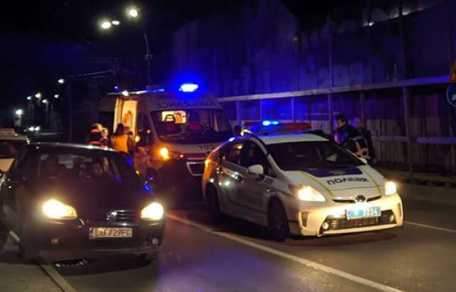 В Ужгороді вночі Renault в'їхав ззаду у Nissan, постраждали дві жінки (ФОТО, ВІДЕО)