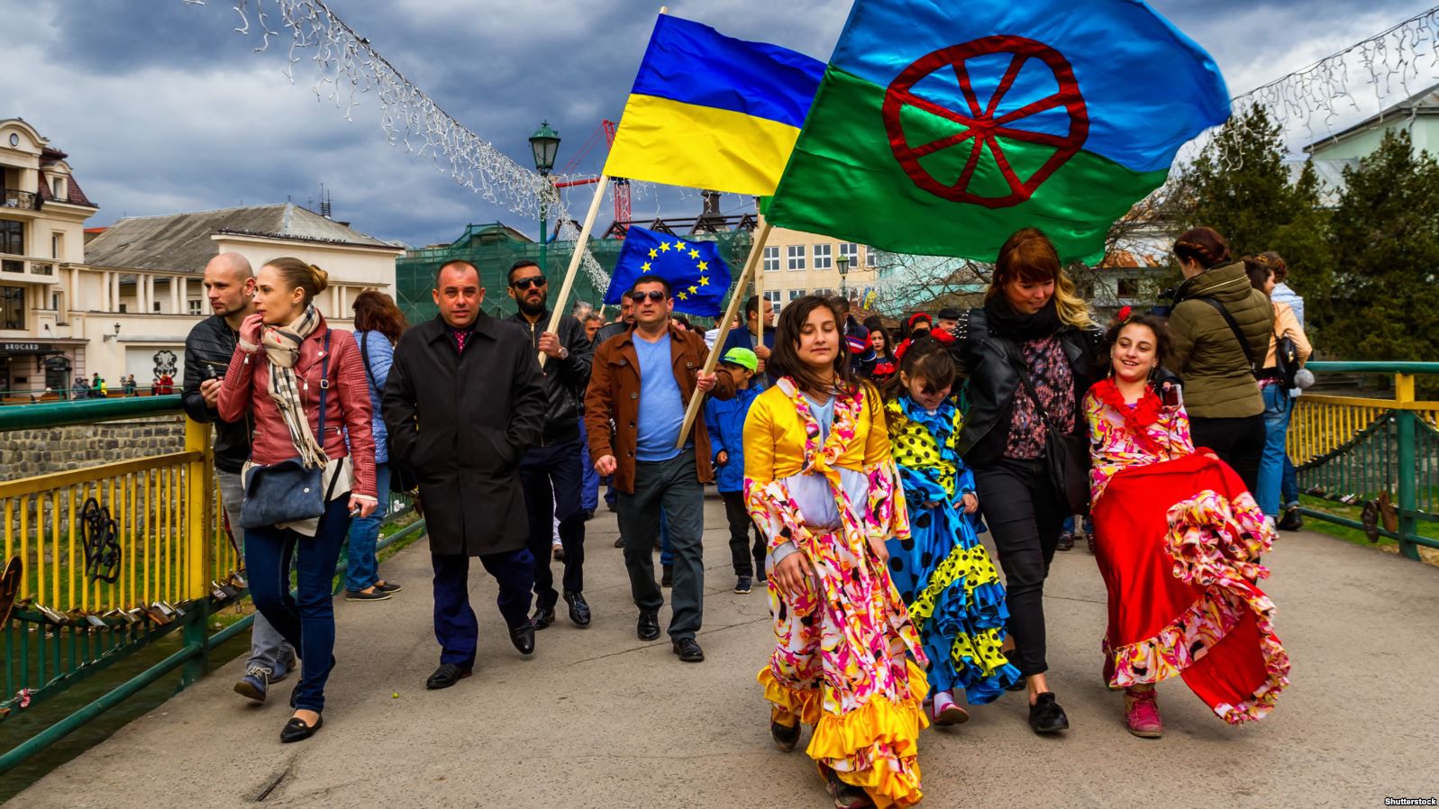 Учасники святкування Міжнародного дня ромів. Закарпаття, Ужгород, 7 квітня 2017 року 