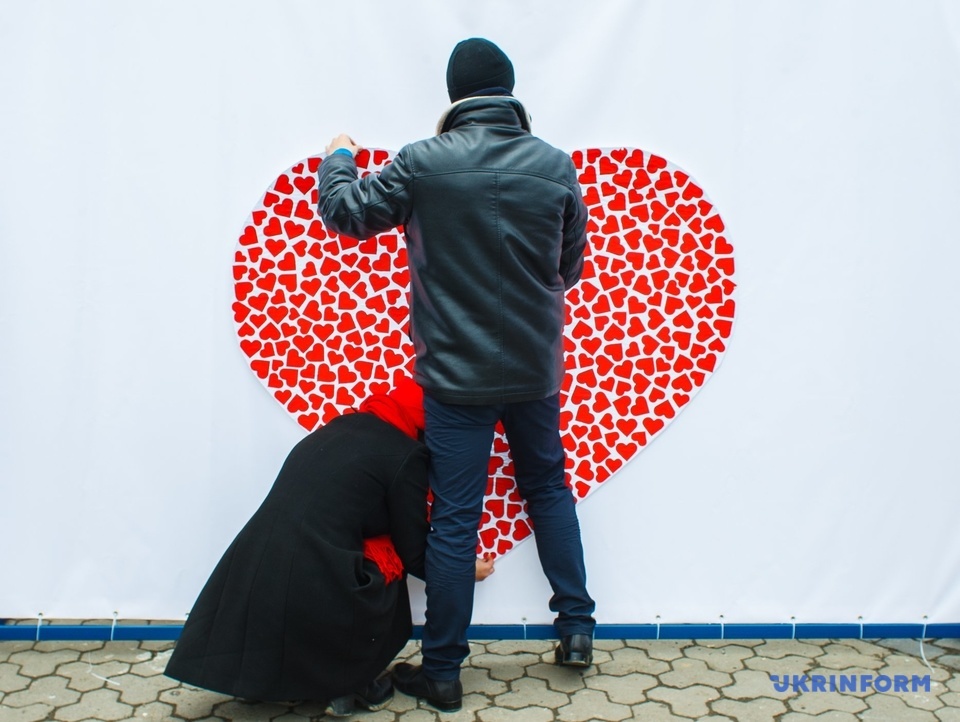 Мешканці Ужгорода у день закоханих писали депутатам про наболіле у "валентинках" 
