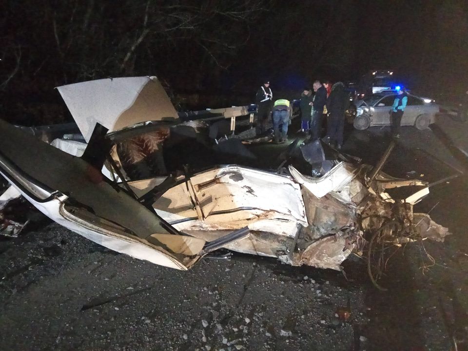 На Хустщині в зіткненні 3-х авто загинула людина, ще одна - в реанімації (ФОТО)