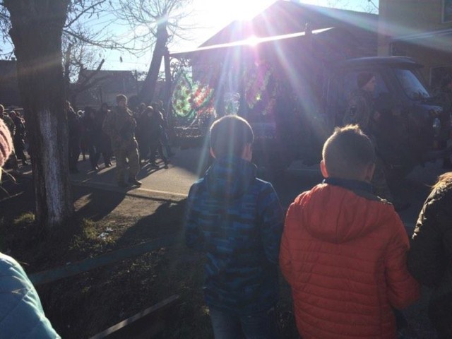 У Рокосові на Закарпатті всім селом попрощалися з полеглим на Донбасі бійцем (ФОТО)