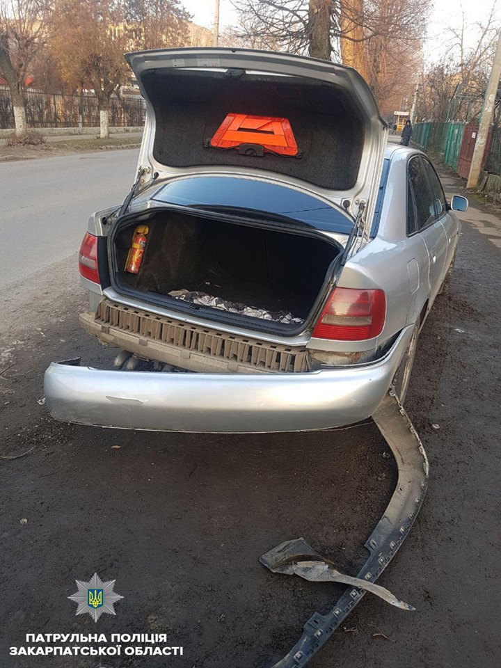 В Ужгороді п'янючий водій ВАЗу, виїхавши на зустрічну, зіткнувся з Ауді й, поїхавши далі, зупинився в кущах (ФОТО)