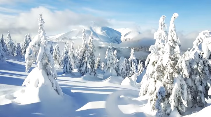 "Небо" з Луцька відзняло з квадрокоптера фантастичні зимові пейзажі з околиць Говерли і Петроса (ВІДЕО)