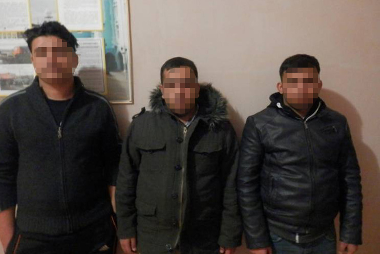 Трьох пакистанців, що намагалися незаконно потрапити до Румунії, затримали на околицях Хуста (ФОТО)