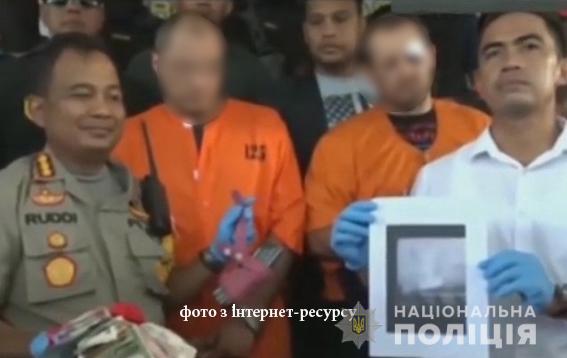 Екс-міліціонер з Хуста зі спільниками з РФ, погрожуючи зброєю, поцупили з крамниці на Балі 900 млн рупій (ФОТО)
