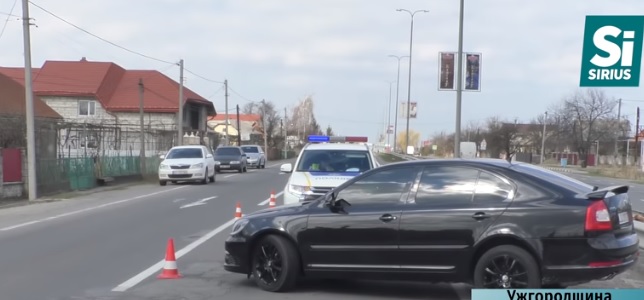 На Ужгородщині авто відкинуло у відбійник (ВІДЕО)