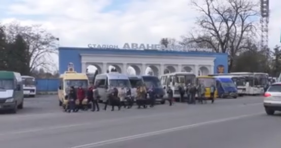 На зустріч з Тимошенко в Ужгороді людей звезли сорока автобусами (ВІДЕО)