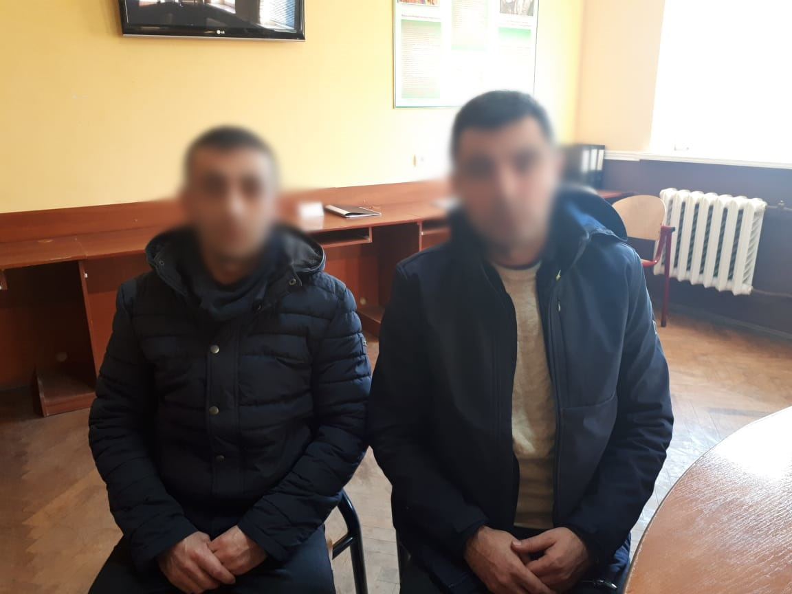 На Закарпатті затримали двох турків, які крадькома намагалися перетнути кордон, оминувши паспортного (ФОТО)