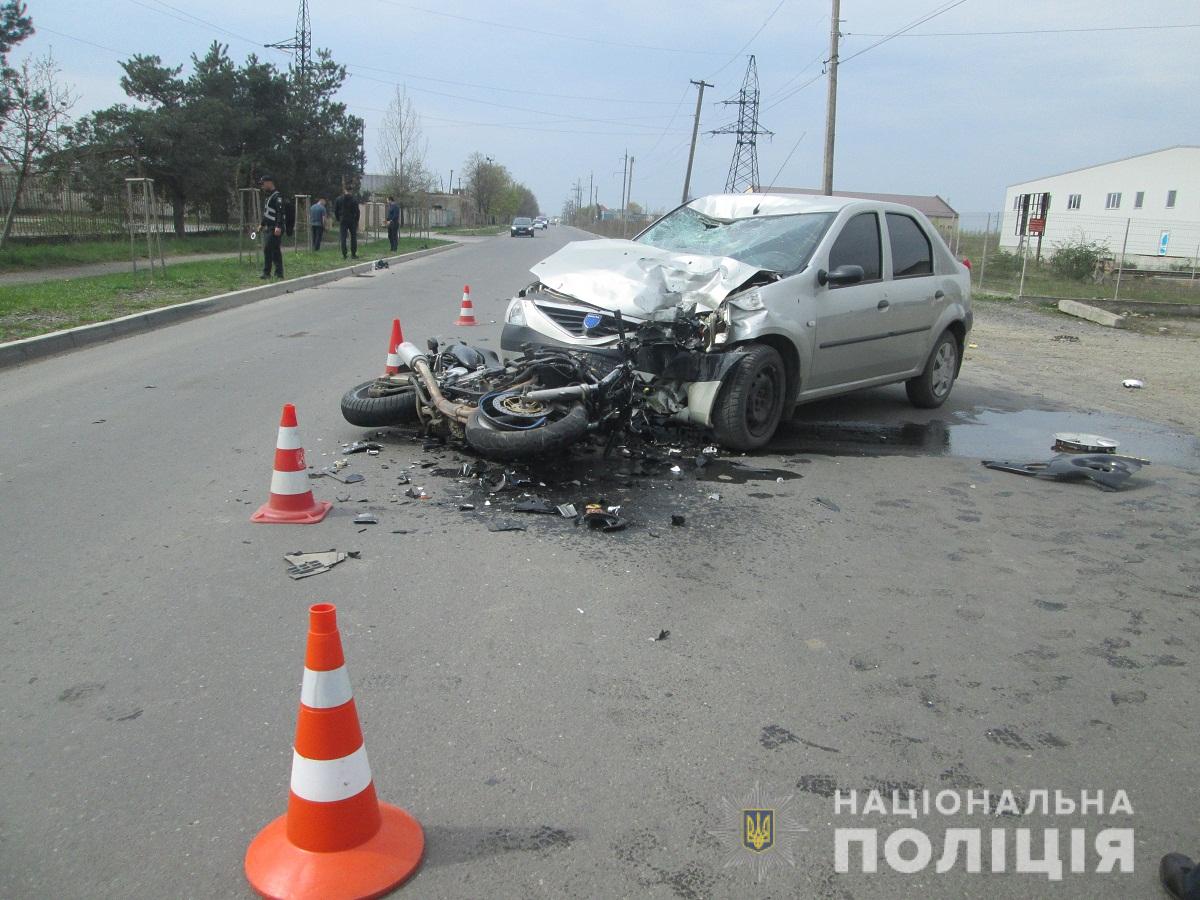 У Мукачеві в зіткненні з автомобілем важко травмувався неповнолітній мотоцикліст (ФОТО)