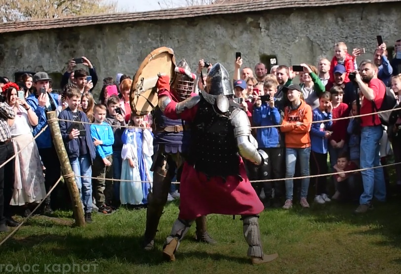 У Довгому на Іршавщині, в замку графів Телекі пройшов фестиваль-реконструкція "Dowhe Casrum fest" (ФОТО, ВІДЕО)