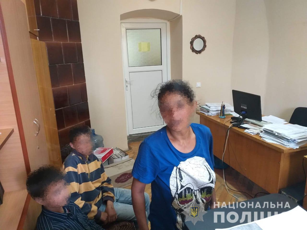 В Ужгороді спіймали циганку, котра займалася жебрацтвом із використанням дітей (ФОТО)