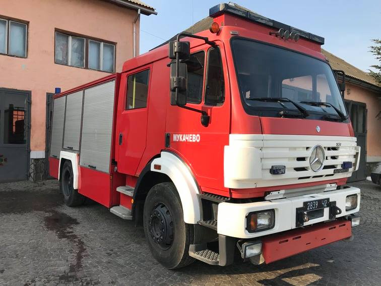 Мукачівським вогнеборцям передали з Німеччини пожежний автомобіль Меrcedes-Benz NSL 24 (ФОТО)