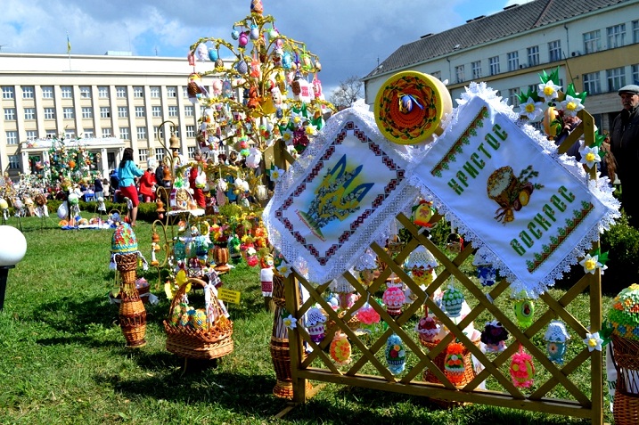 В Ужгороді на пл. Народній відкриють традиційний Великодній фестиваль "Воскресни, писанко!"