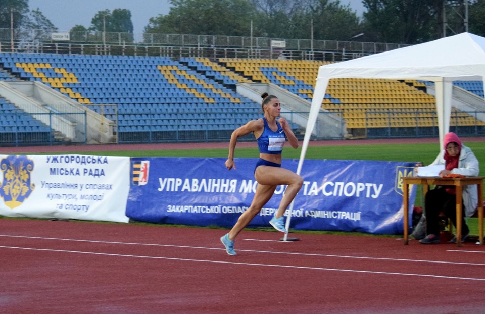 В Ужгороді 11 кращих легкоатлеток України стрибали в довжину під сучасні хіти (ФОТО)