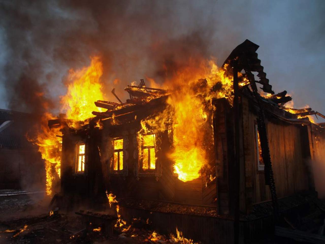Двоє людей загинули на пожежах на Закарпатті впродовж однієї неділі