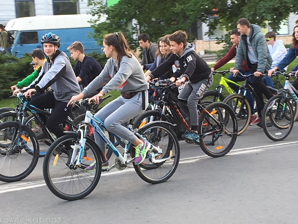 ФОТОФАКТ. В Ужгороді велозаїздом "Big city ride" відкрили сезон