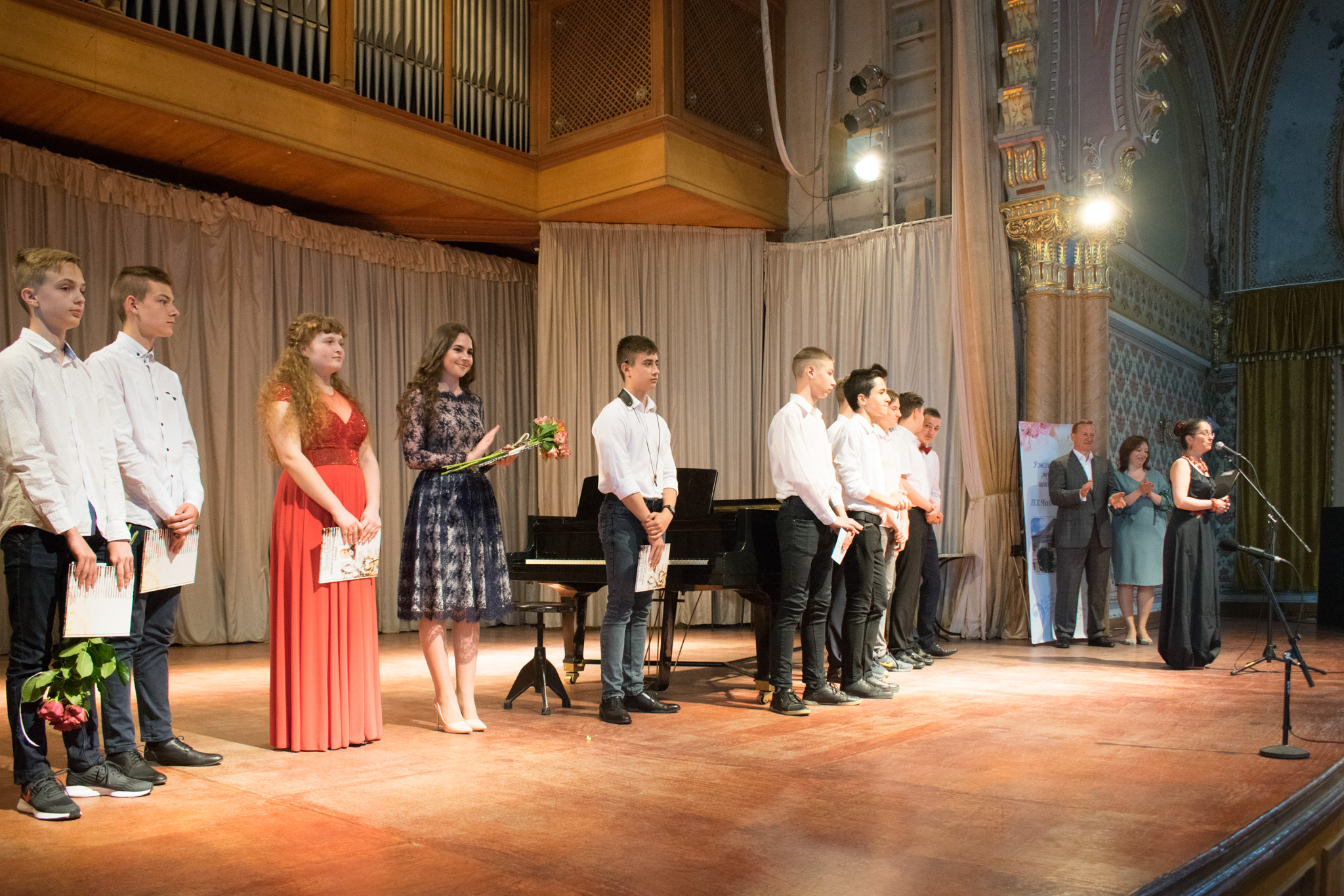 В Ужгороді вітали випускників дитячої музичної школи (ФОТО)