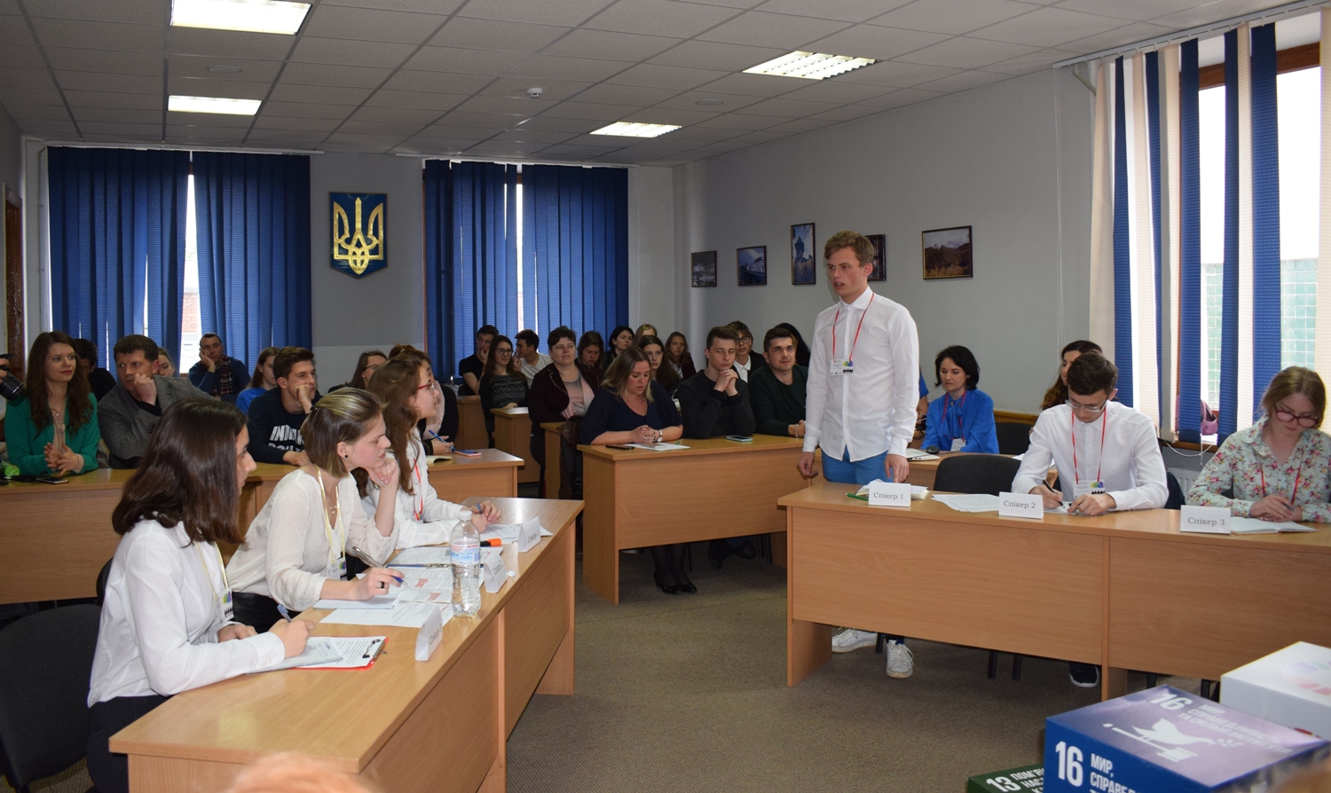В Ужгороді визначили переможців учнівських дебатів (ФОТО)