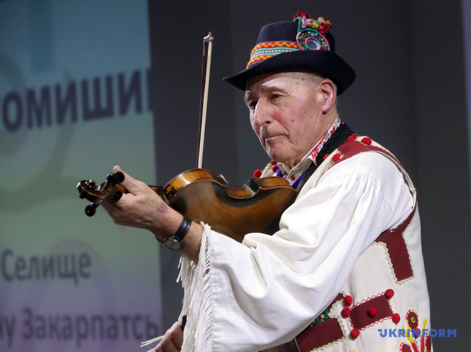 На Хустщині відбудеться творча майстерня зі скрипалем-віртуозом Олексієм Томишиним