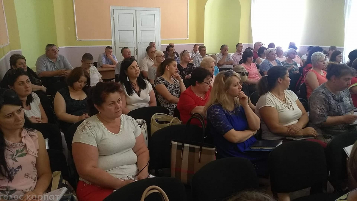 На Виноградівщині директори пригрозили здати владі ключі, щоби зайти у вже відремонтовані школи (ФОТО, ВІДЕО)