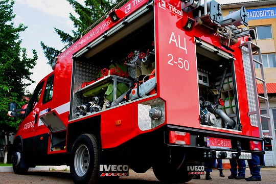 Ужгородські рятувальники отримали сучасний пожежний автомобіль за кошти ЄС (ФОТО)