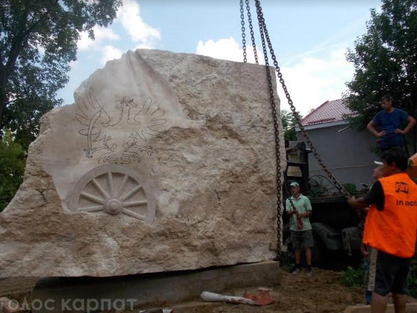 До Берегова прибув постамент майбутнього пам’ятника Ференцу Ракоці (ФОТО)