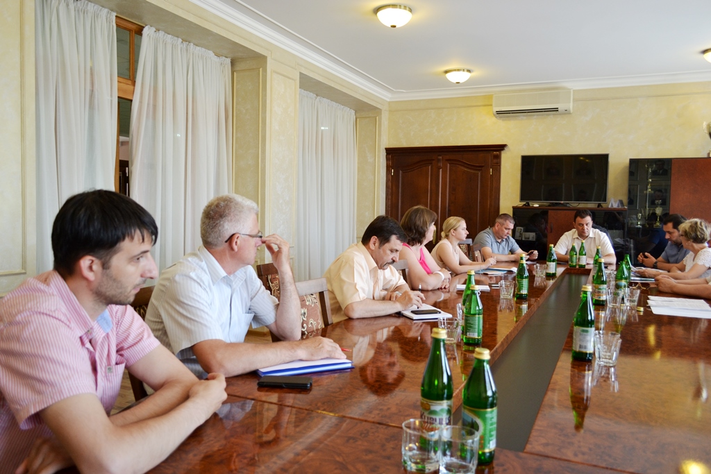 До вересня має бути розроблена "грантова" Стратегія управління відходами у Закарпатській області (ФОТО)