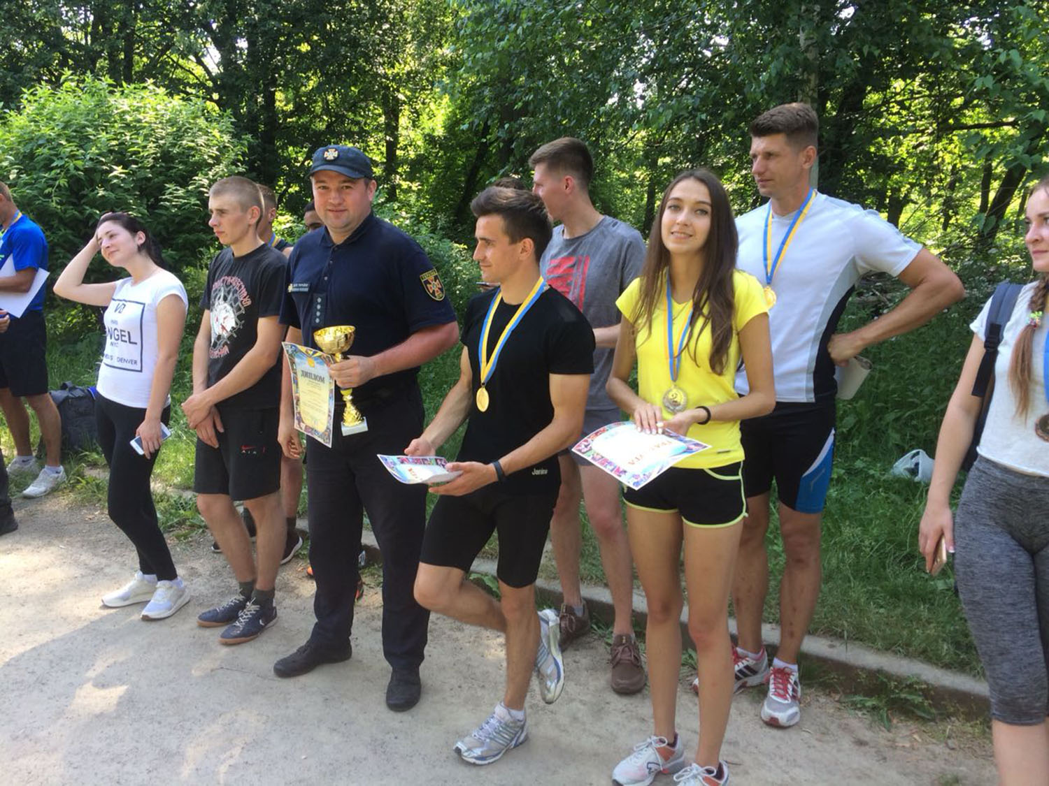Перемогу у змаганнях з легкоатлетичного кросу в Ужгороді здобула команда закарпатських рятувальників (ФОТО)