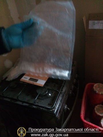 Затверджено обвинувачення 6 учасникам ОЗГ, що торгували метамфетаміном на Закарпатті (ФОТО)