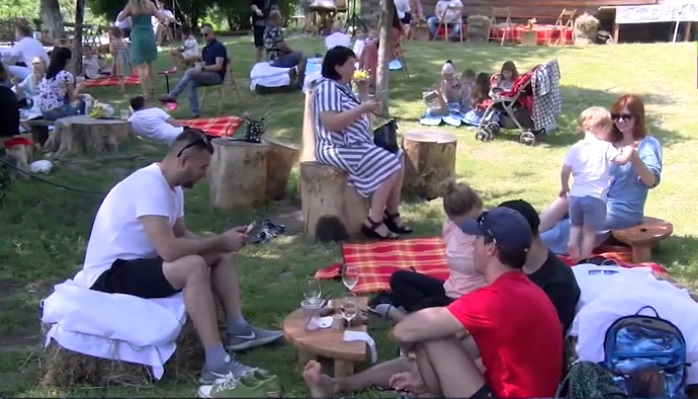 В ужгородському скансені щонеділі проводять "міський пікнік" (ВІДЕО)