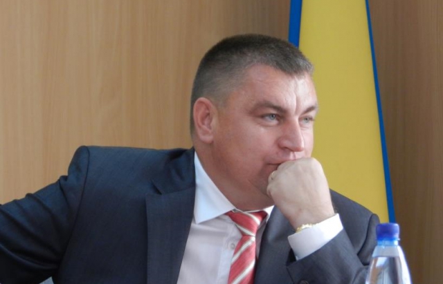 Голова Мукачівської РДА написав заяву на звільнення, бо по "мажоритарці" балотується родич