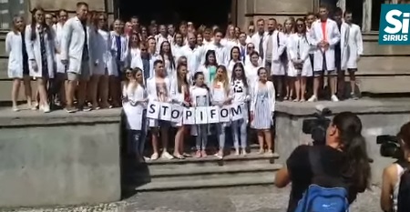 Студенти-медики страйкують проти іспиту IFOM в Ужгороді (ВІДЕО)