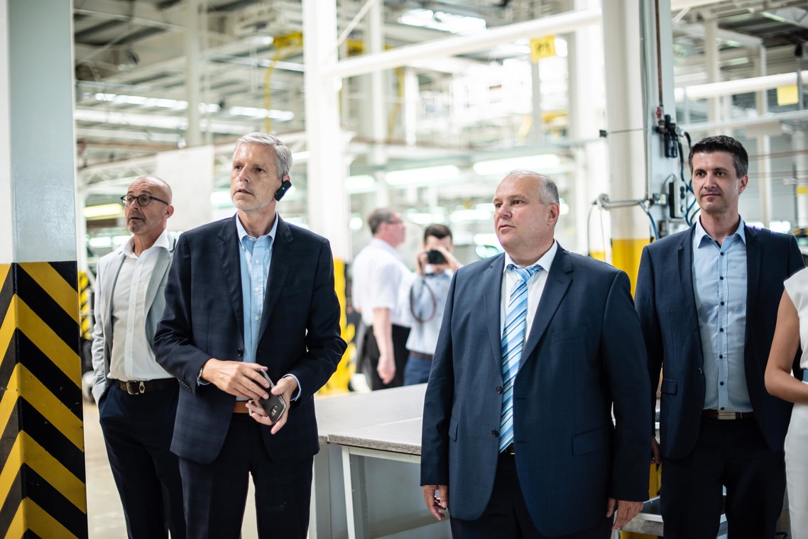 Делегація Сенату Чеської Республіки відвідала на Закарпатті завод "Єврокар" (ФОТО)