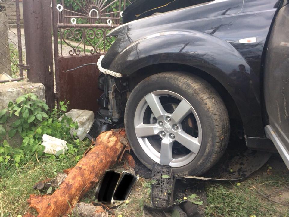 У Малій Доброні п'яний водій Mitsubishi Outlander смертельно травмував 11-річну дівчинку у кюветі (ФОТО)
