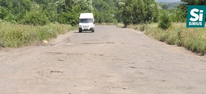 Мешканці Іршавщини вимагають відновлення ремонту дороги Іршава-Довге (ВІДЕО)