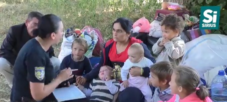 Родина погорільців з Рахівщини із 6-ма маленькими дітьми два дні поспіль ночувала біля залізничного вокзалу в Ужгороді (ВІДЕО)