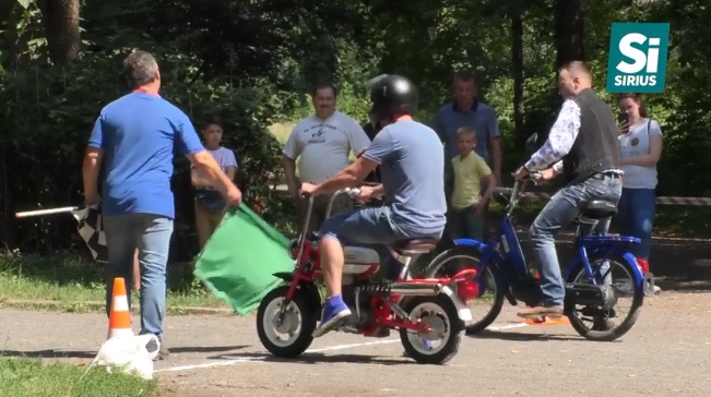 В Ужгороді відбулися змагання ретромотоциклів "Дунгрейсінг 2019" (ВІДЕО)