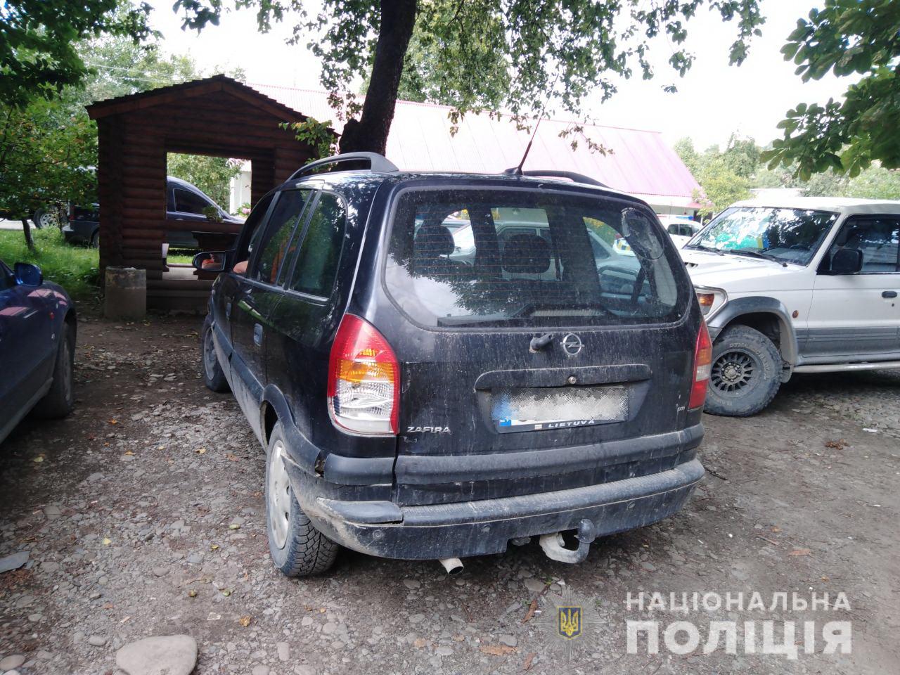 У Мукачеві зупинили п'яного таксиста за кермом, а на Ужгородщині водій напідпитку кермував трактором (ФОТО)
