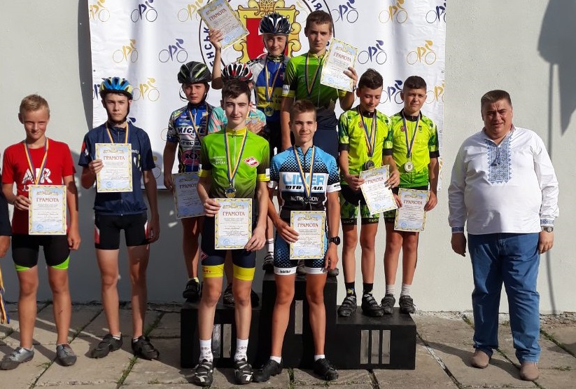 Юні велосипедисти з Закарпаття перемогли у командній естафетній гонці у Рівному (ФОТО)