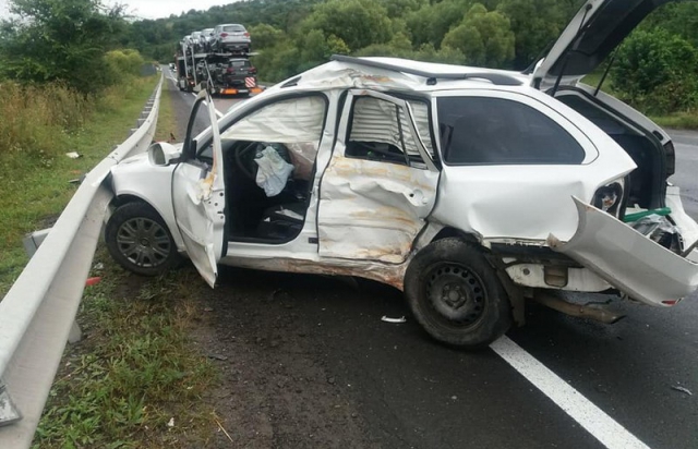 На Воловеччині внаслідок зіткнення Skoda й вантажівки травмовано 3 людей (ФОТО)