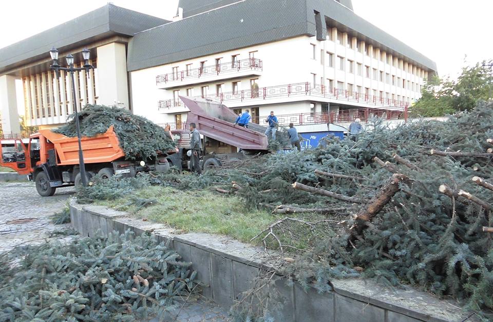 Апеляційний суд підтвердив заборону на відчуження та забудову території біля облмуздрамтеатру в Ужгороді