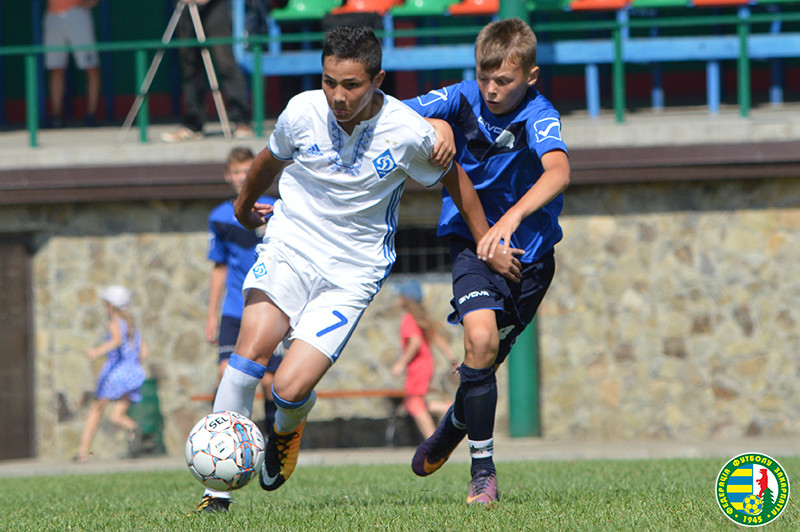 На Закарпатті стартує традиційний юнацький турнір з футболу на честь Андрія Гаваші