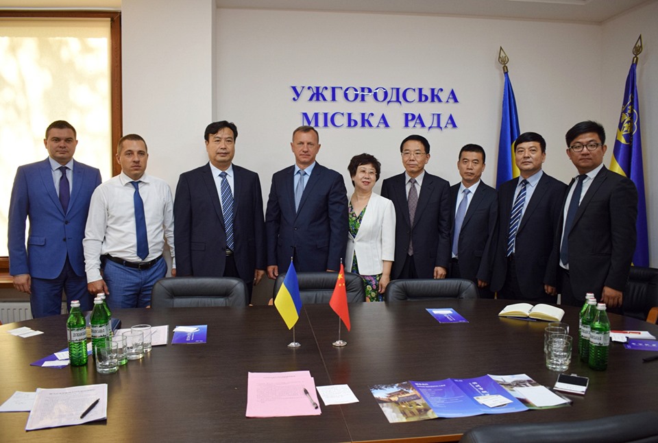 В Ужгород завітала офіційна делегація з китайського міста-побратима Сіньчжоу (ФОТО)