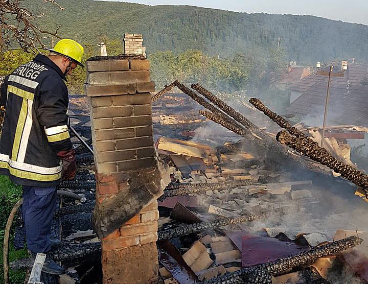 Житловий будинок та піцерію врятували від знищення пожежами на Мукачівщині (ФОТО)