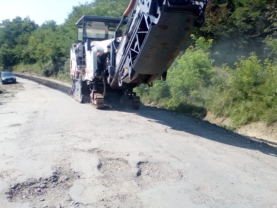 На ремонт дороги Великий Бичків-Водиця на Рахівщині потрібні додаткові кошти (ФОТО)